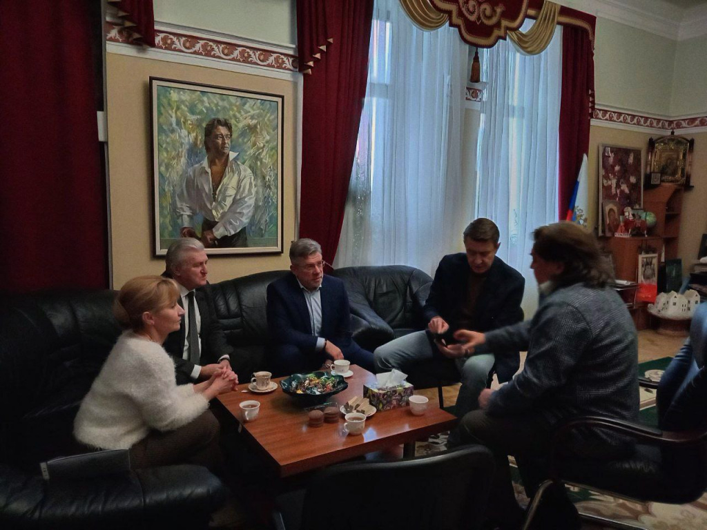 Театр оперы 2.jpg Театр оперы 2.jpg