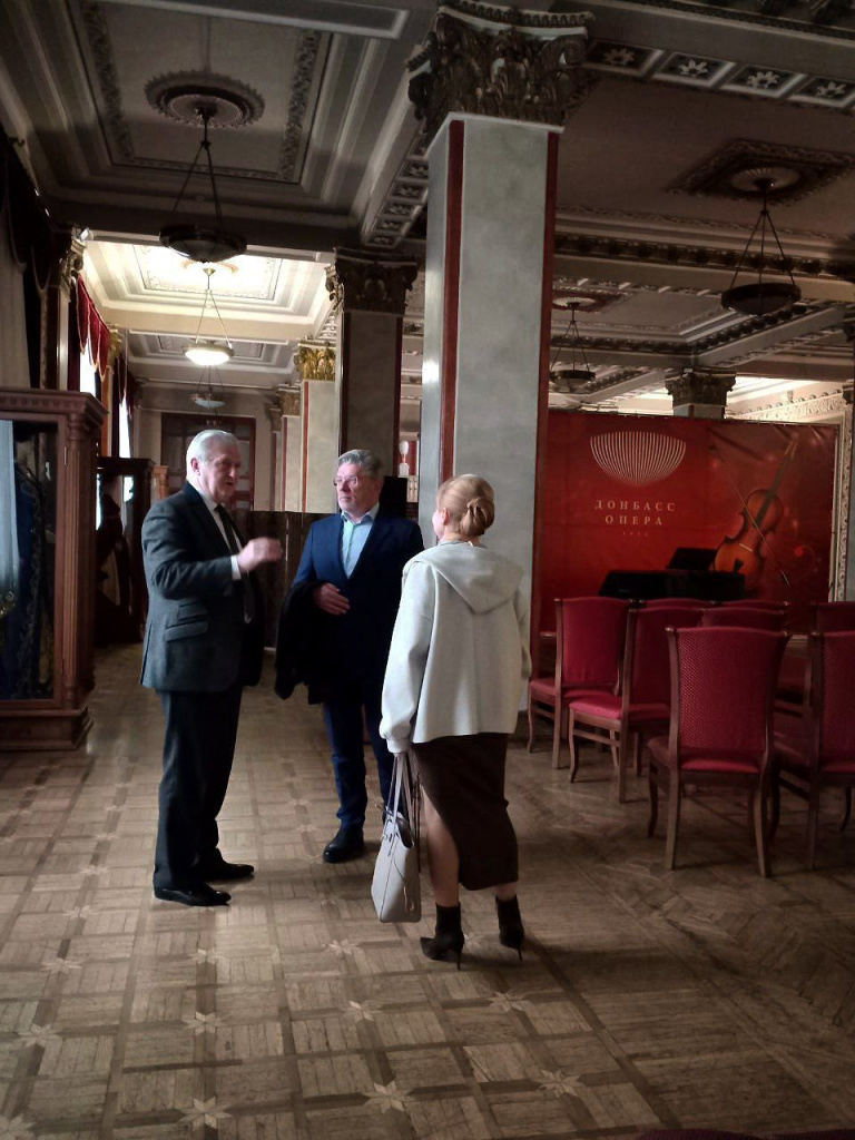 Театр оперы 4.jpg Театр оперы 4.jpg