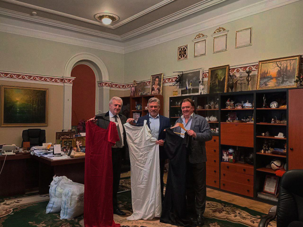 Театр оперы 3.jpg Театр оперы 3.jpg